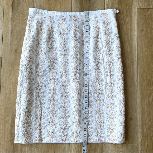 Jennifer & Grace Women's Plus Size Floral Embroidered Mini Skirt Size 14 - Picture 3 of 6